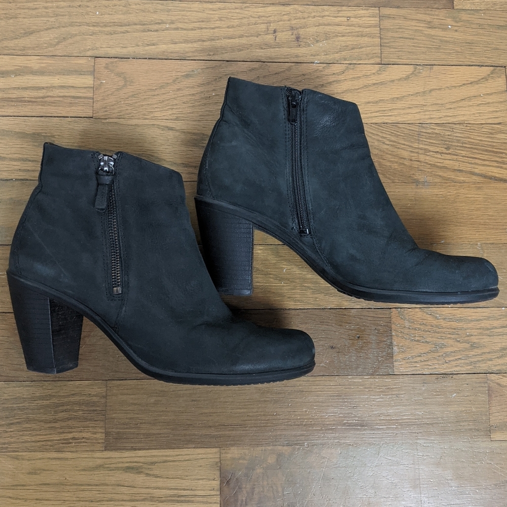 Ecco Black Leather Heel Side Zip Ankle Boots 40
